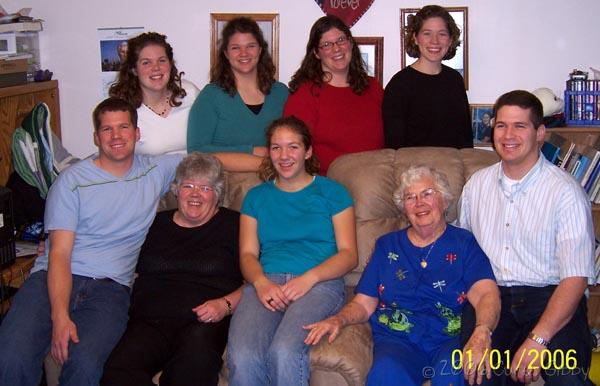 Wanda Slayton, her daughter Judy Shefchik, and Judy's seven children