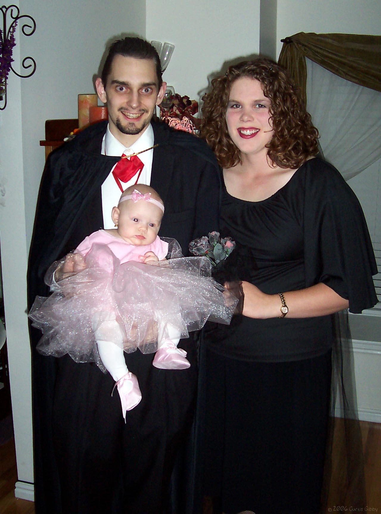 Halloween 2005 -  Curtis como Dracula, Sarah como La Novia de Dracula, Audrey como bailarina