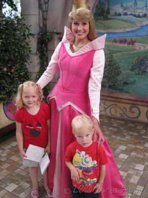 Disneyland 2010 - Audrey y Nathan con la Princesa Aurora