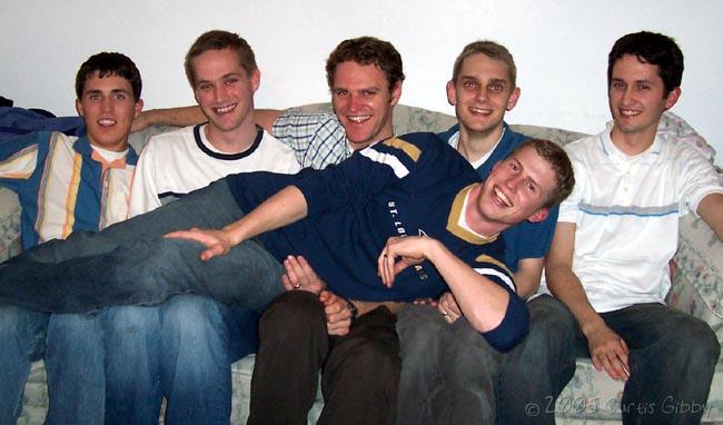 Mis compañeros de cuarto en una fiesta que tuvimos en enero del 2005 - Clinton, Eric Christensen, Kevin, Curtis, Scott, y Eric Jensen
