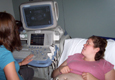 Ver - Sarah embarazada - Sarah y el médico ven al bebé en el ultrasonido (segundo hijo)