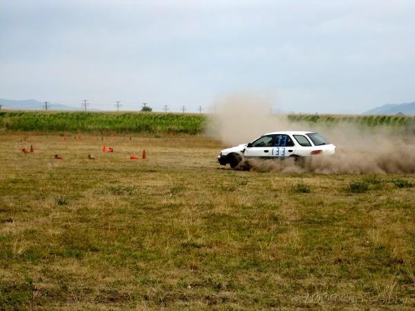 Acampamento de los Gibby 2009 - Curtis en el carro de rallye